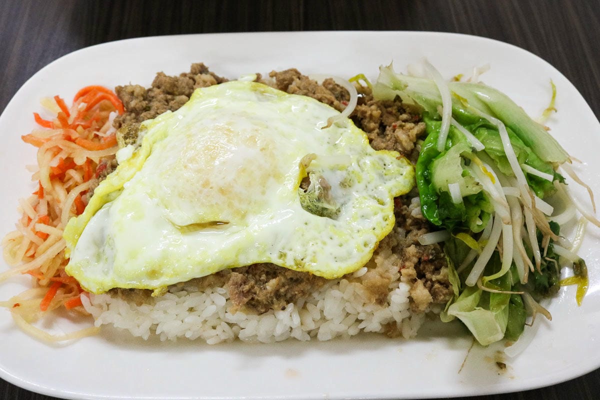 台中長榮桂冠附近越南食堂恩菲 像在家吃飯的南洋小吃 - 第2張圖 台中長榮桂冠附近越南食堂恩菲 像在家吃飯的南洋小吃