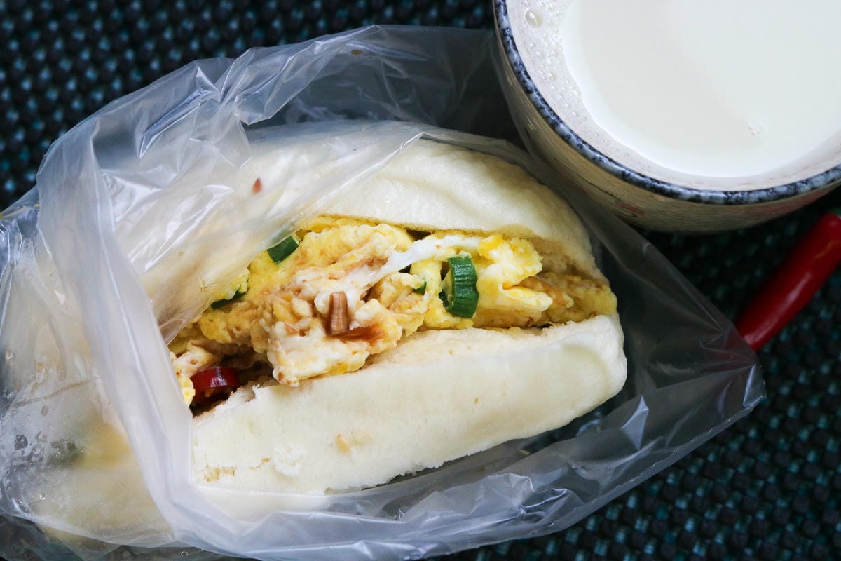 內湖好吃飯糰在這 737永和豆漿蛋餅配辣椒醬油與現煮豆漿