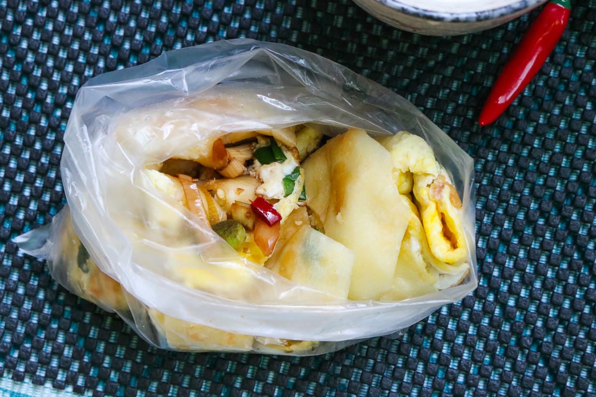 內湖好吃飯糰在這 737永和豆漿蛋餅配辣椒醬油與現煮豆漿