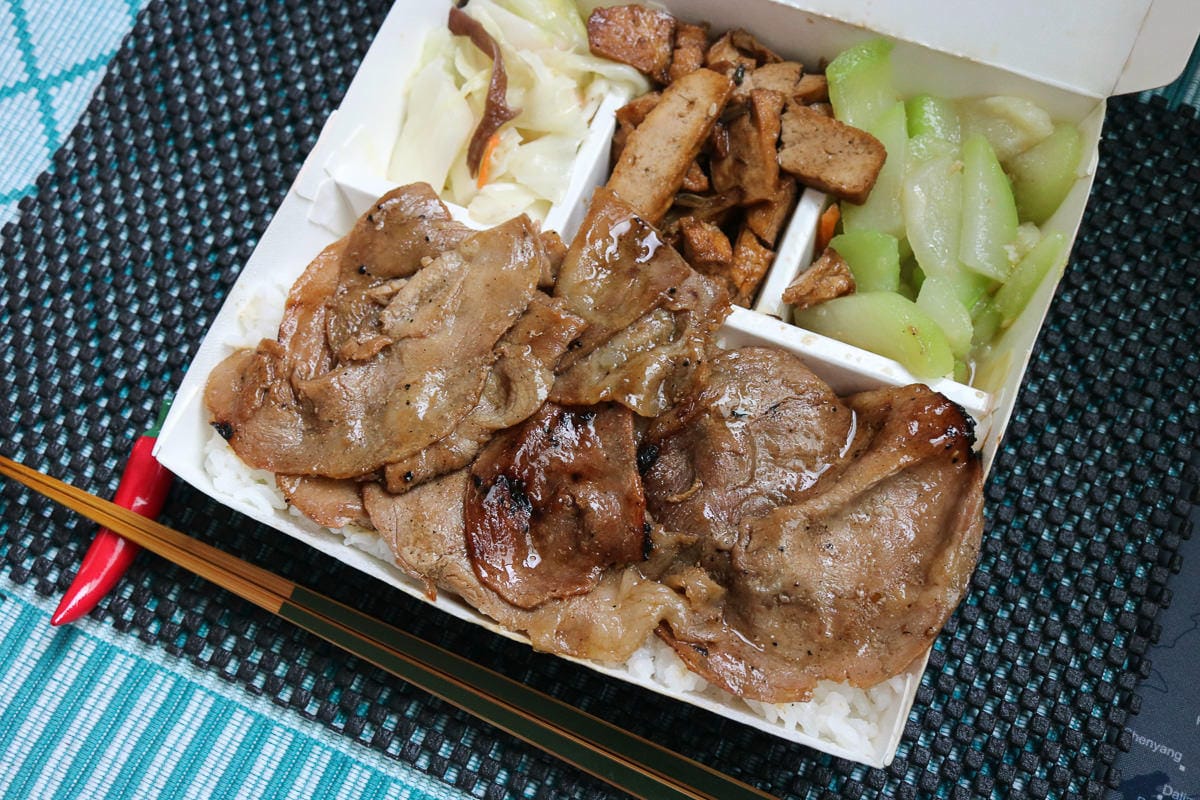 內湖烤肉便當東湖阿杜串燒烤肉飯 推鹹豬肉