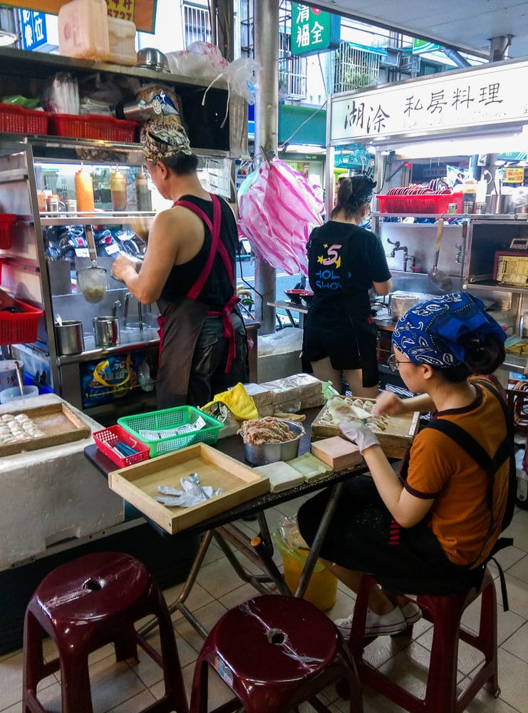 內湖737宵夜麻辣臭豆腐炒手 湖涂私房料理