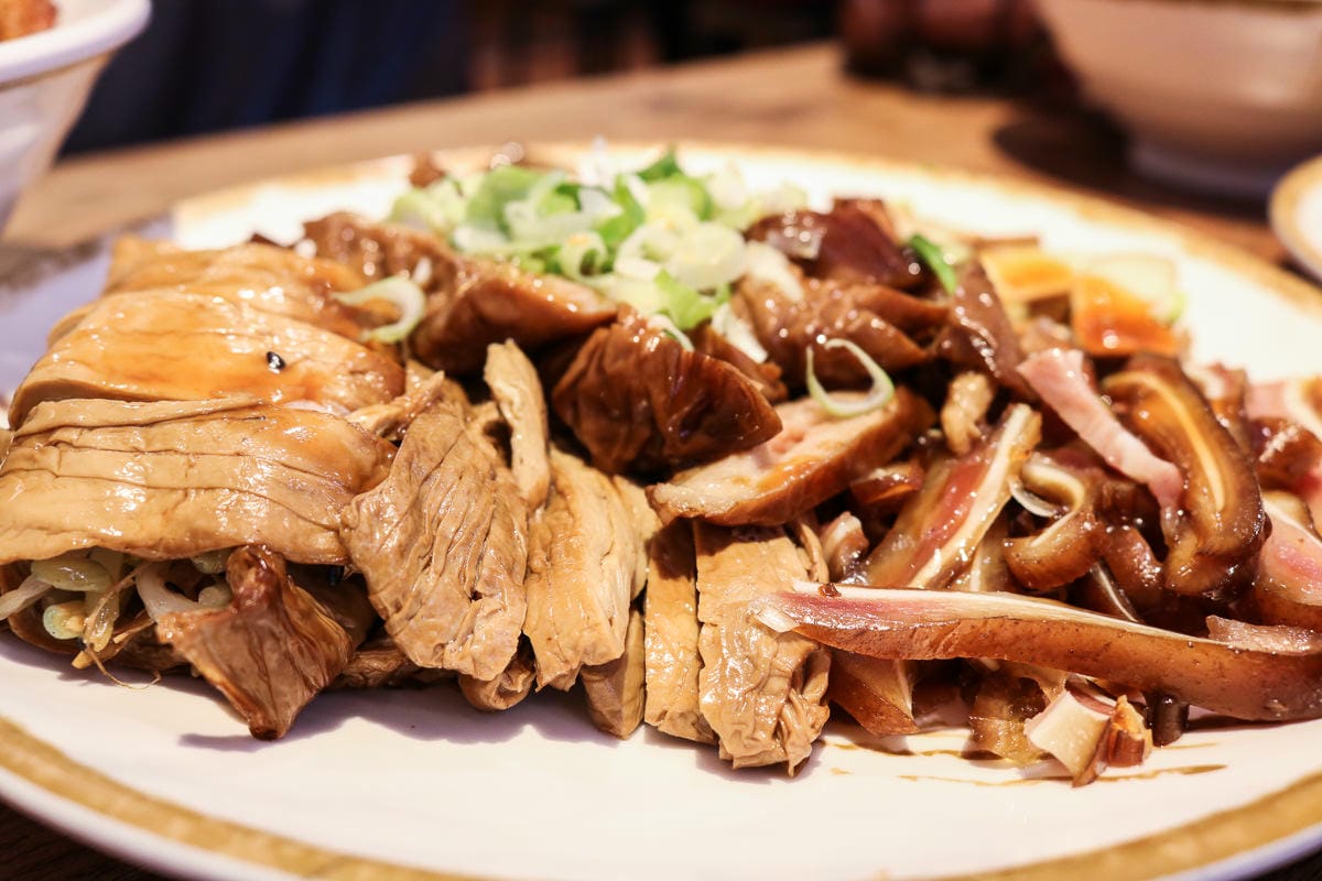 淡水黑殿飯店雞腿炒飯有傳說中黑店那麼厲害嗎 - 第6張圖 淡水黑殿飯店雞腿炒飯有傳說中黑店那麼厲害嗎