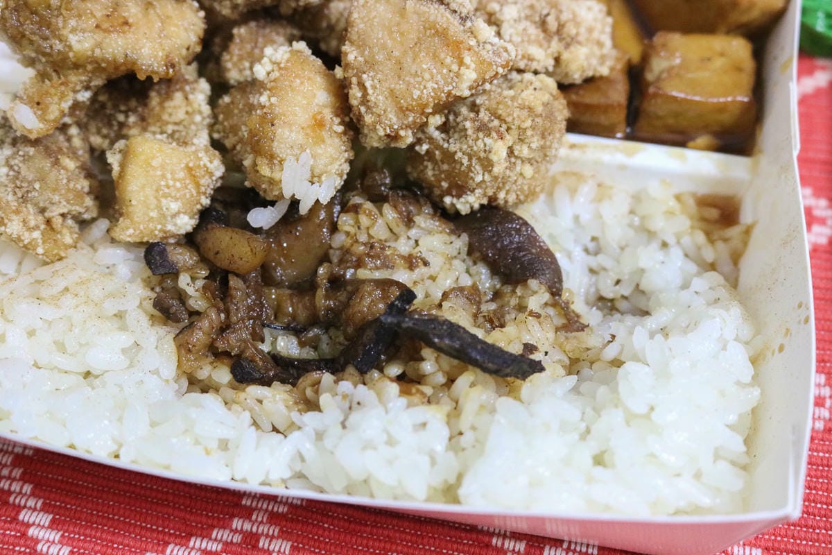 內湖德記盒餐便當鹽酥雞飯 飲料喝到飽