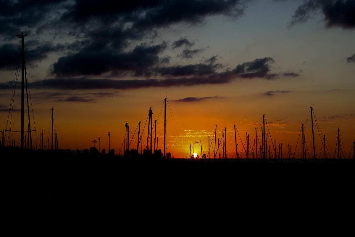巴塞隆納日出 不用上山來海邊巴塞隆內塔