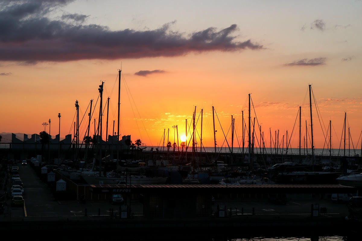 巴塞隆納日出 不用上山來海邊巴塞隆內塔
