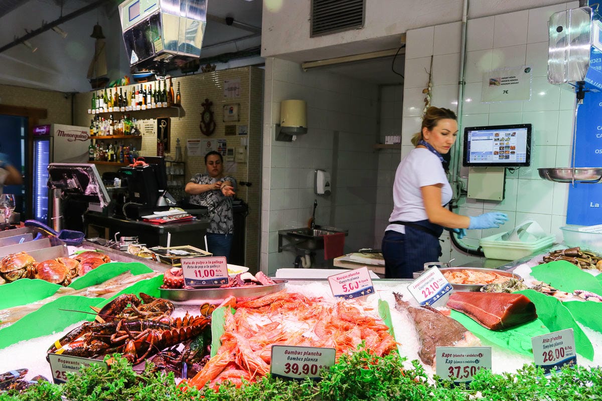 巴塞隆納美食La Paradeta海鮮熱炒便宜大碗