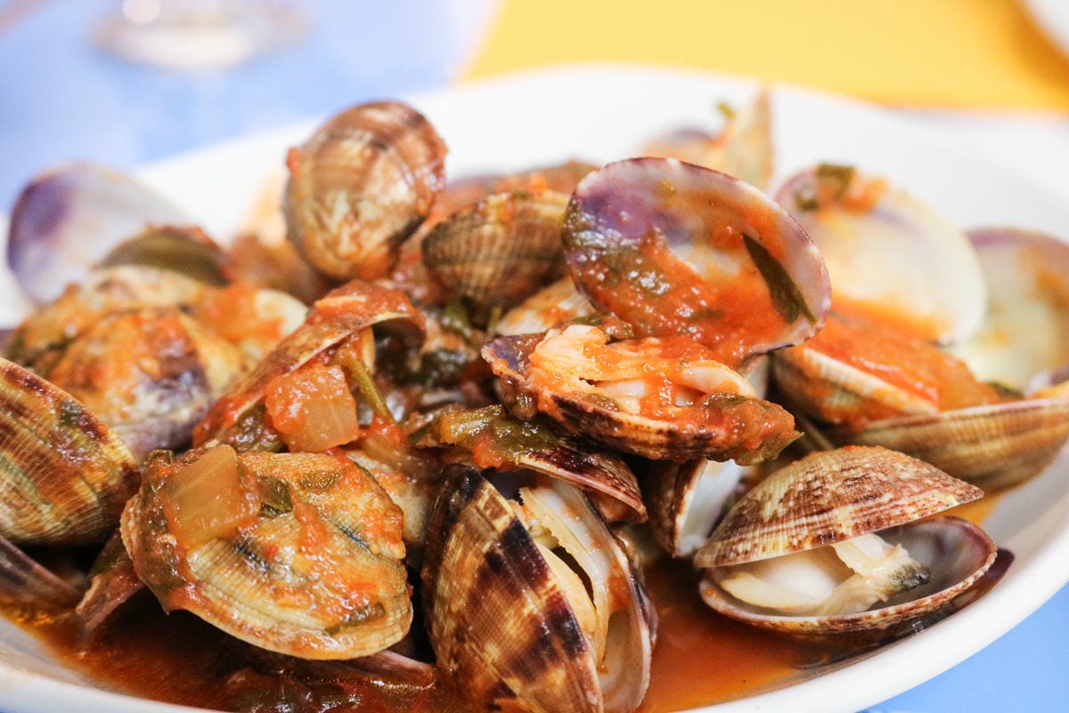 巴塞隆納美食La Paradeta海鮮熱炒便宜大碗