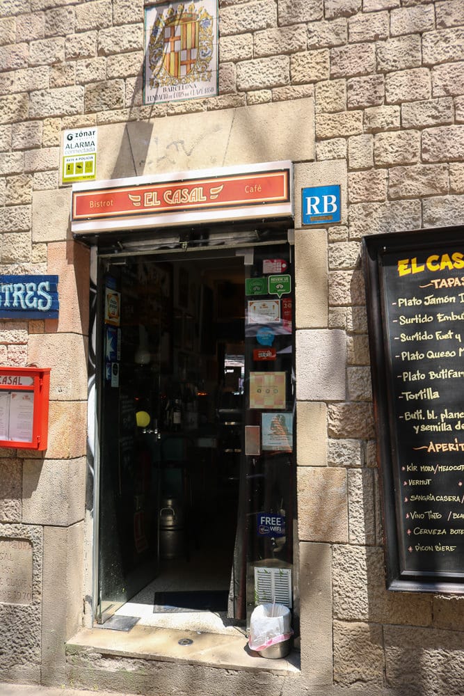 巴塞隆納美食EL CASAL酒吧每日特餐烤豬腿太威