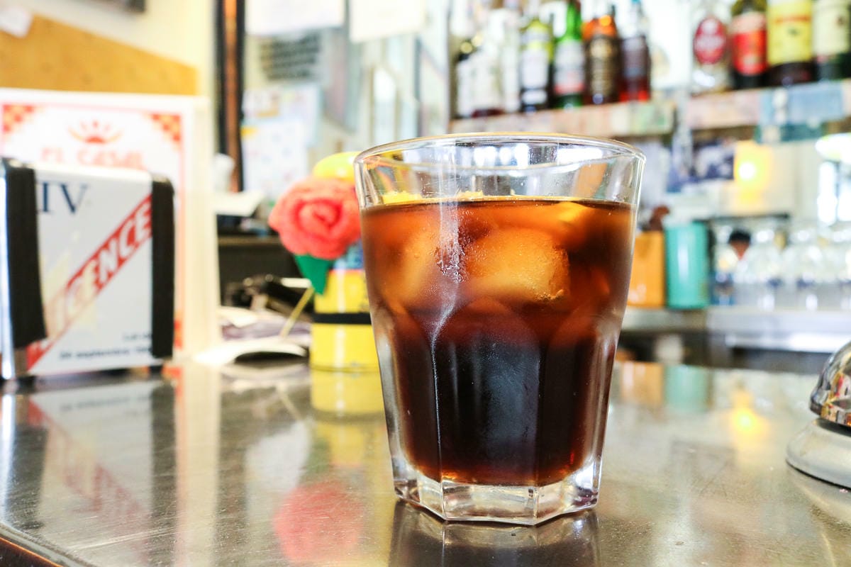 巴塞隆納美食EL CASAL酒吧每日特餐烤豬腿太威