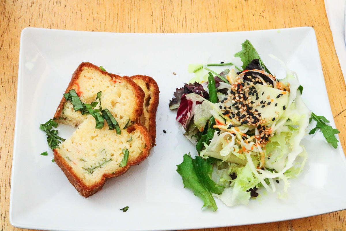 巴塞隆納美食EL CASAL酒吧每日特餐烤豬腿太威