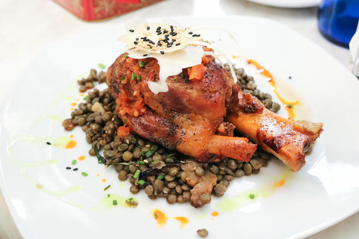 巴塞隆納美食EL CASAL酒吧每日特餐烤豬腿太威