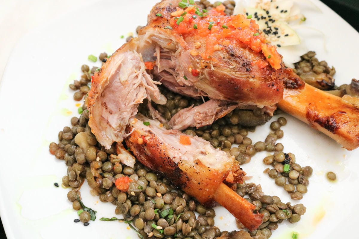 巴塞隆納美食EL CASAL酒吧每日特餐烤豬腿太威