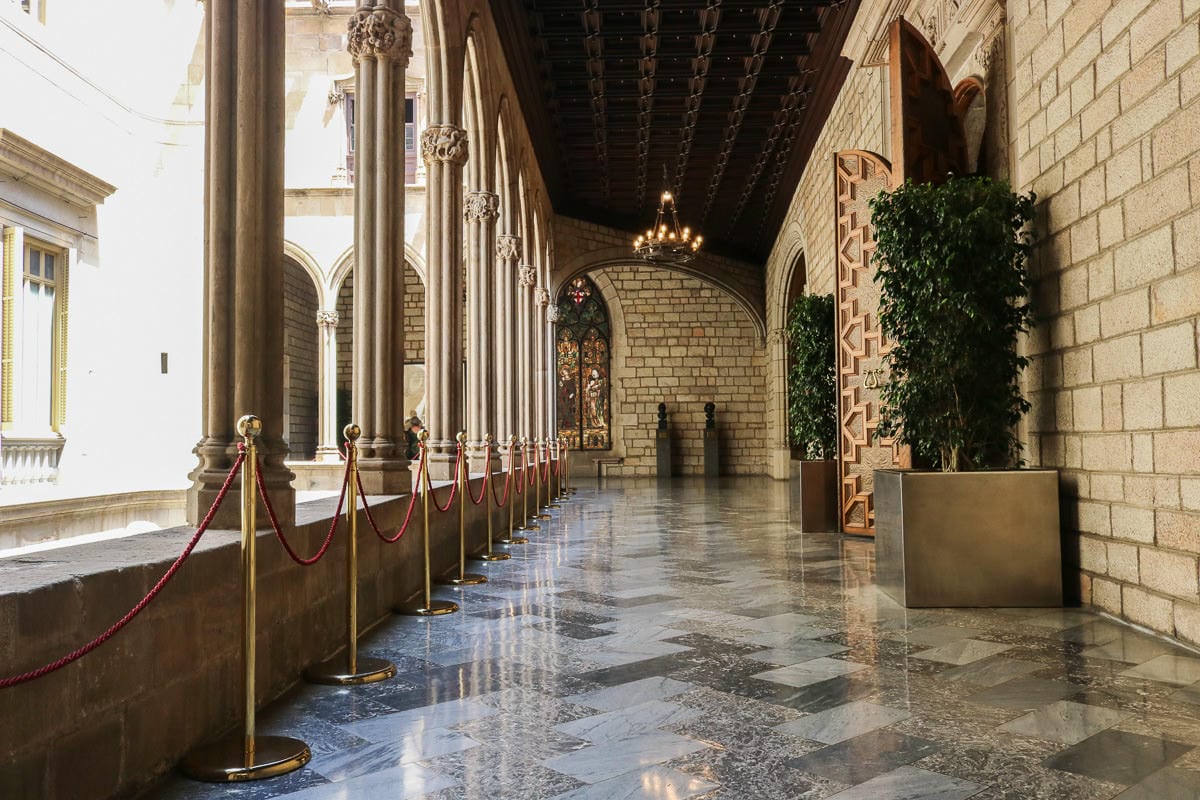 巴塞隆納景點 巴塞隆納市政廳 華麗得無法想像