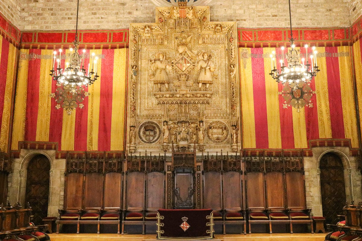 巴塞隆納景點 巴塞隆納市政廳 華麗得無法想像