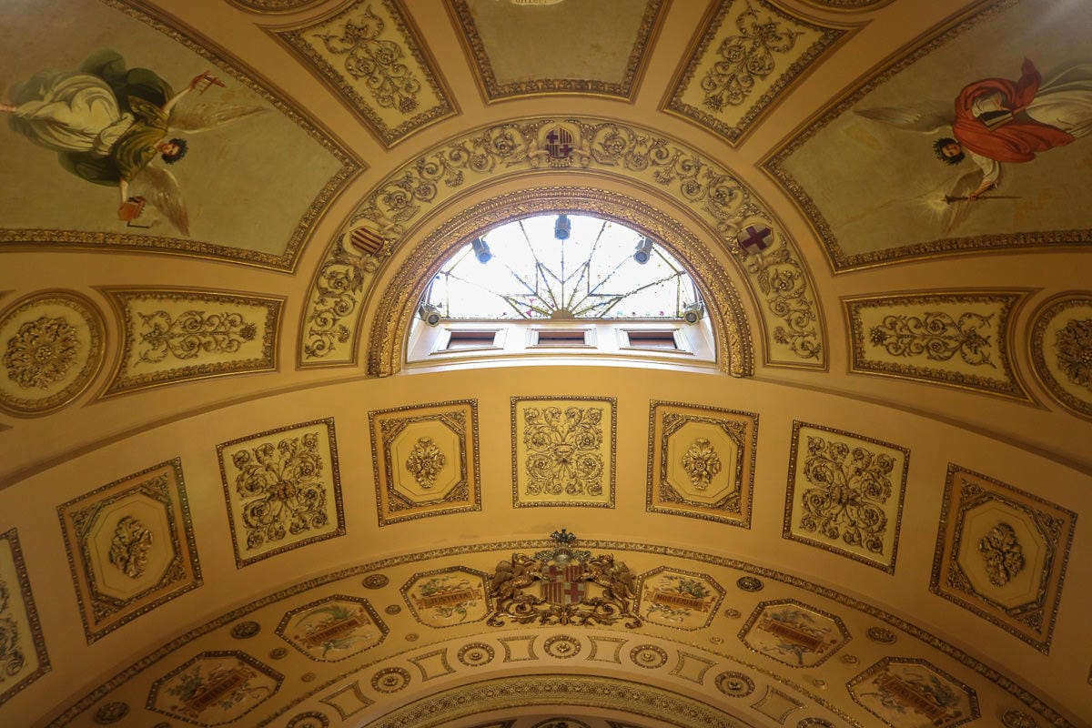 巴塞隆納景點 巴塞隆納市政廳 華麗得無法想像