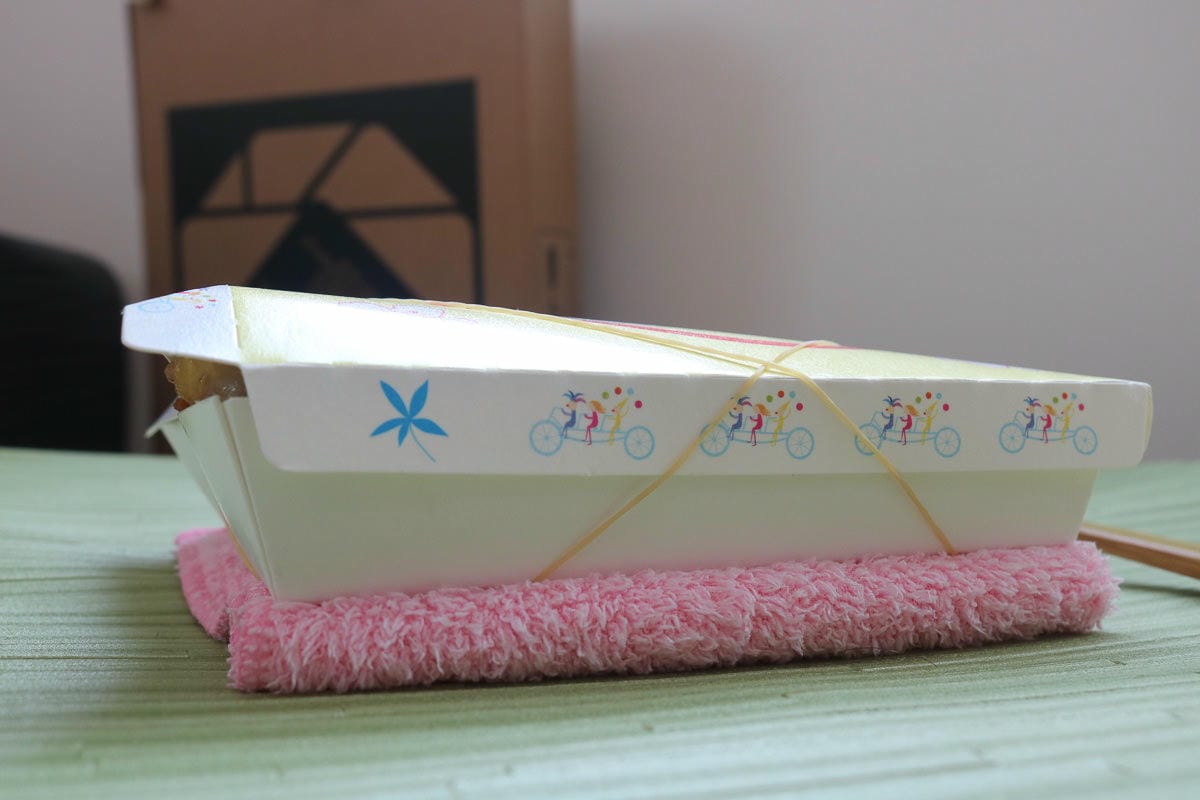 內湖外送 金頂便當飯多到蓋不起來 小魚辣椒厲害