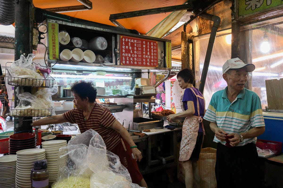 內湖美食 737香菇肉粥早餐紅燒肉配鹹粥免費加湯