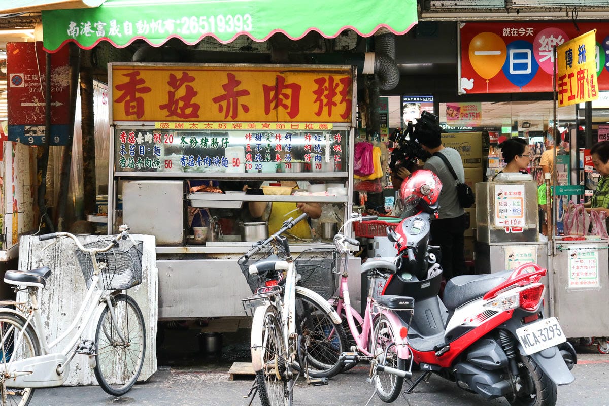 內湖美食 737香菇肉粥早餐紅燒肉配鹹粥免費加湯