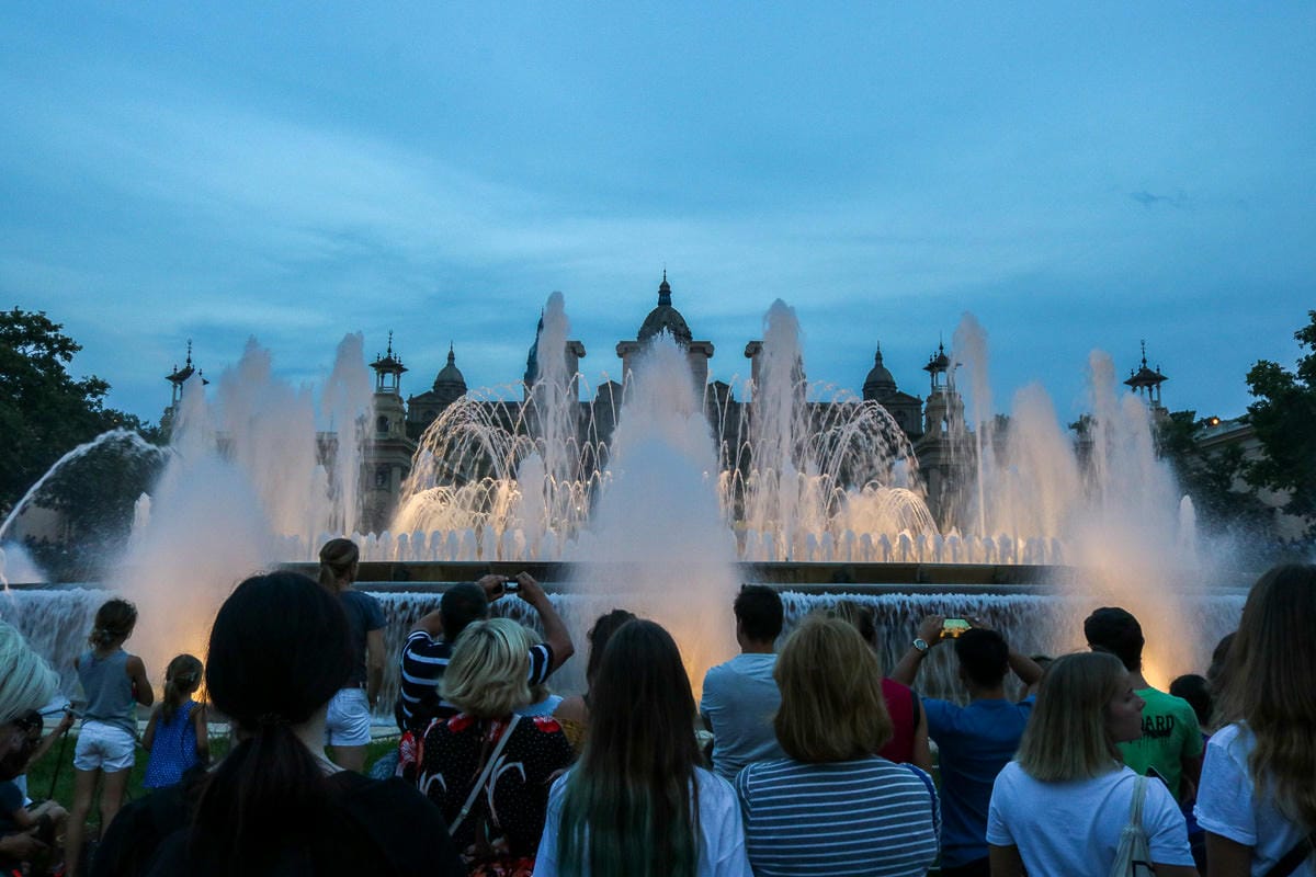 巴塞隆納魔幻噴泉時間表、西班牙廣場阿勒那競技場精彩大景