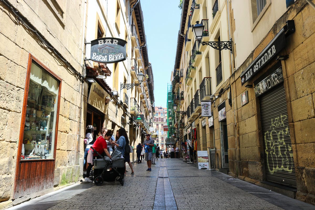 聖塞巴斯提安美食 酒吧小吃巡禮Pinchos淡菜一位難求