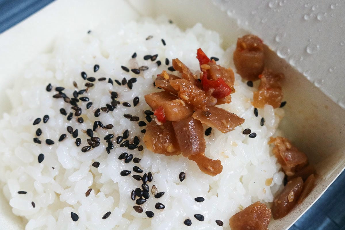 內湖便當佐知家清爽炸物配菜多 貼心替人著想值得等待