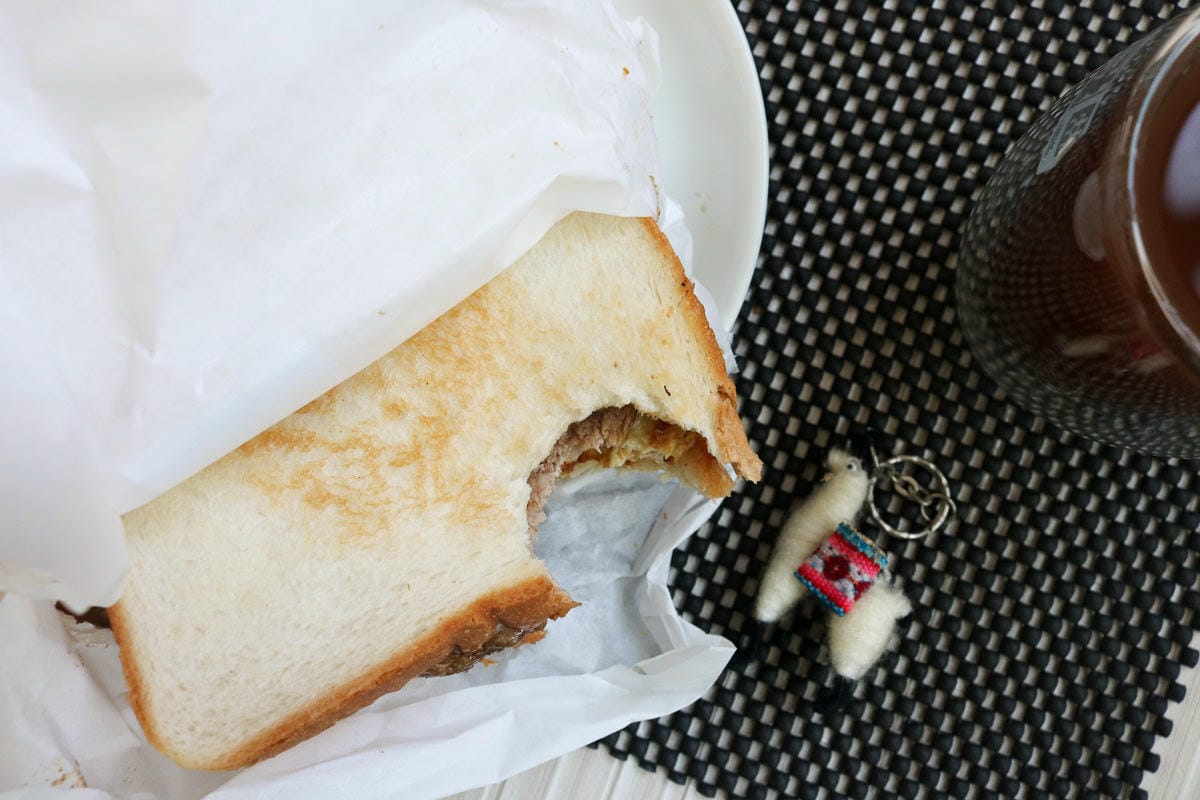 內湖美食伍梗肉蛋吐司會呼吸 東湖早餐大口吃肉推薦加辣