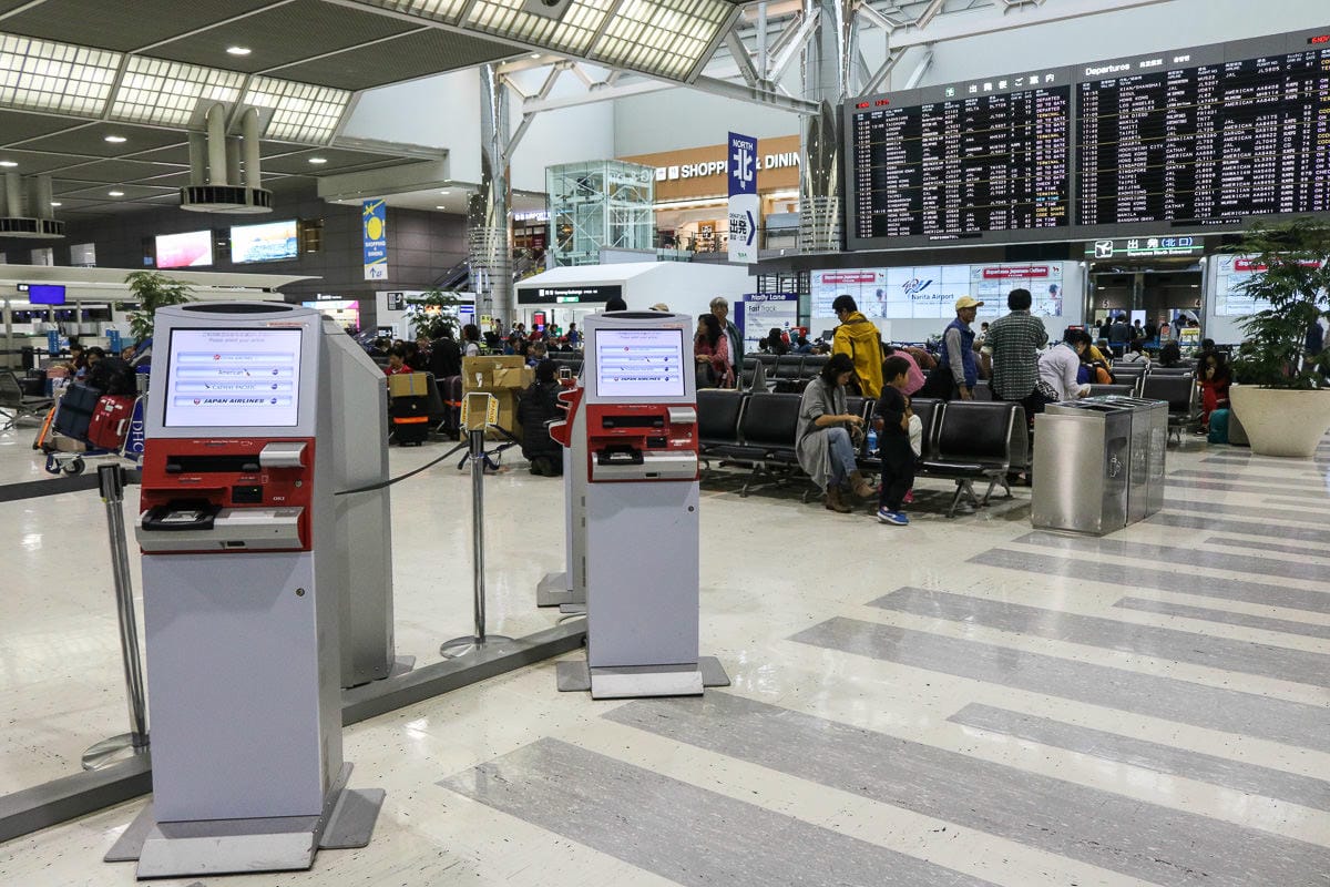 桃園機場愛心輪椅服務 銀髮族行動不便長輩超滿意(附輪椅租借