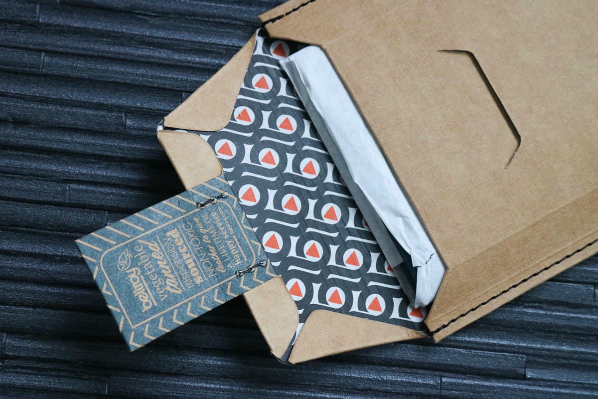 開箱澳洲皮夾Bellroy 輕薄時尚旅遊多用途 台幣千元鈔沒問題