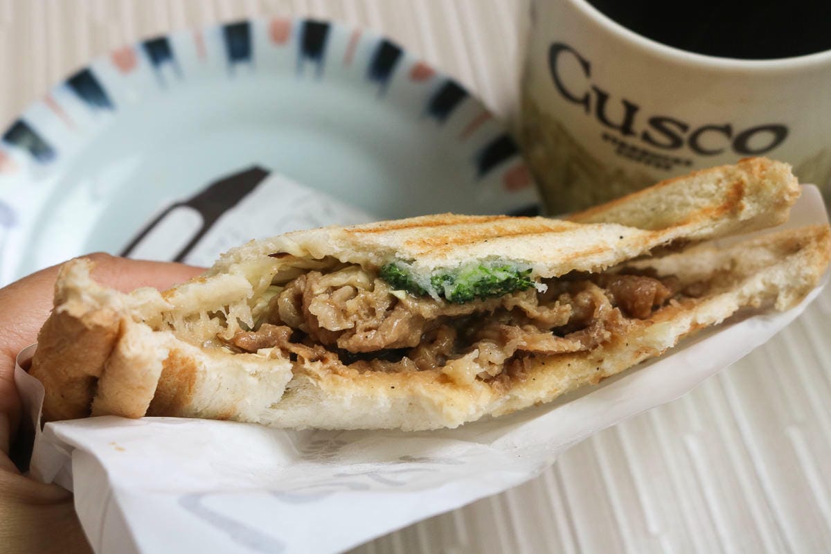 內湖美食 熱壓吐司Loya 燒肉好吃！早餐下午茶全包(附菜單