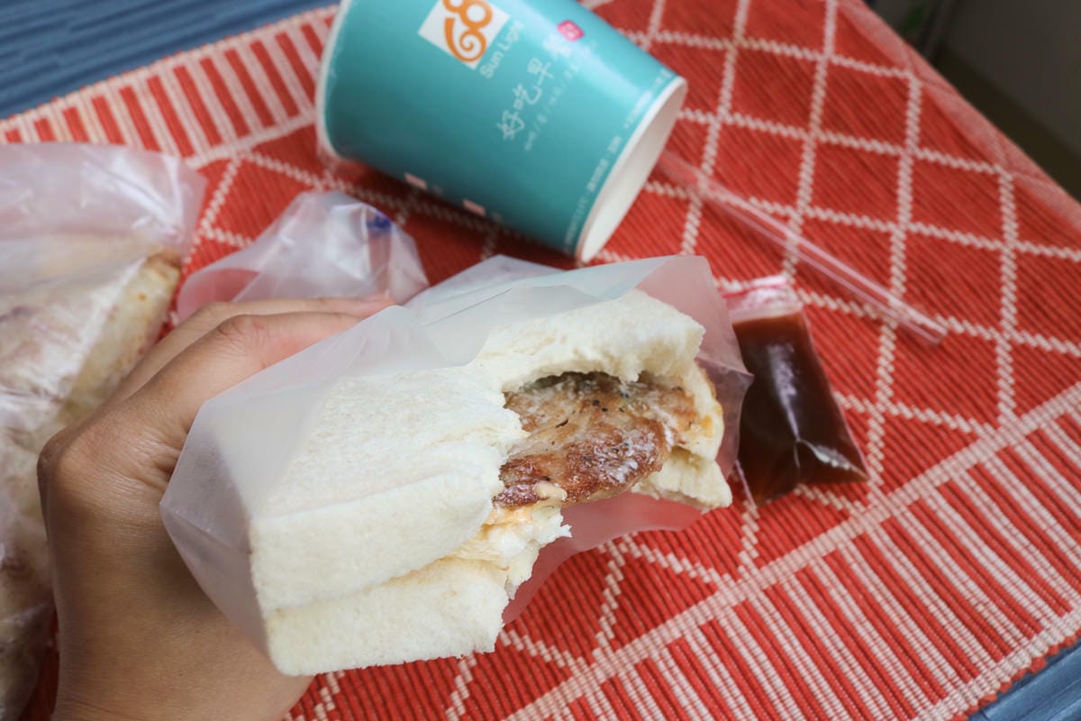 內湖美食！陽光68早餐吐司，地獄肉蛋不愧是招牌一吃就上癮