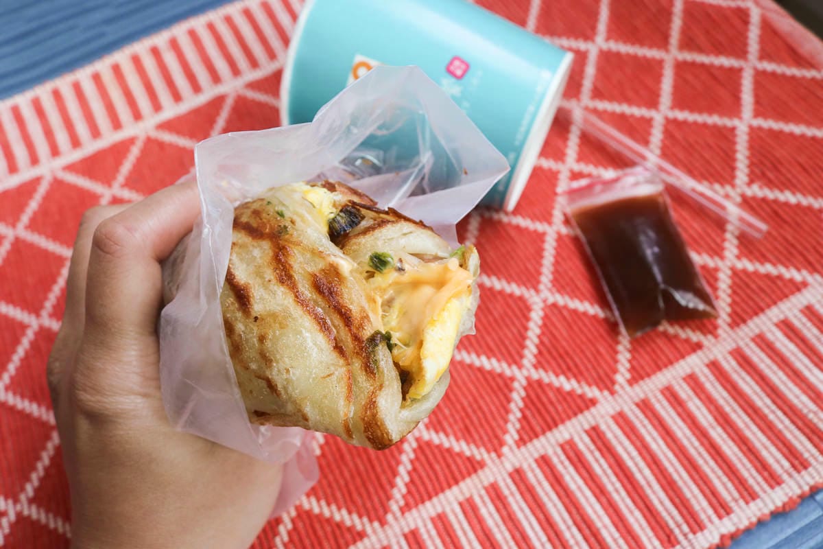 內湖美食！陽光68早餐吐司，地獄肉蛋不愧是招牌一吃就上癮