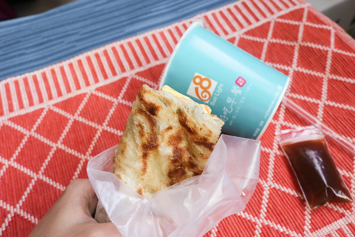 內湖美食！陽光68早餐吐司，地獄肉蛋不愧是招牌一吃就上癮