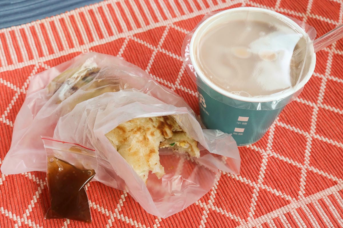 內湖美食！陽光68早餐吐司，地獄肉蛋不愧是招牌一吃就上癮