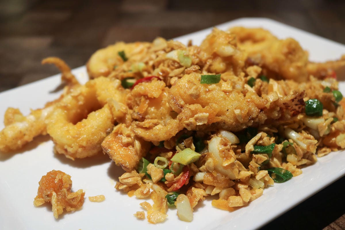 內湖食初靡。台式簡餐合菜輕鬆吃，金沙真是名不虛傳