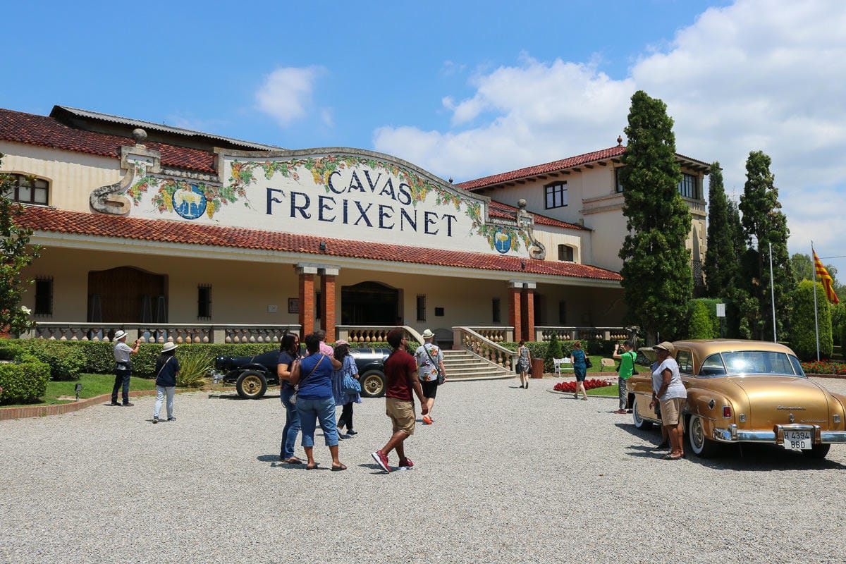 西班牙官方觀光推薦葡萄酒莊住一晚：從北到南，從飯店到民宿