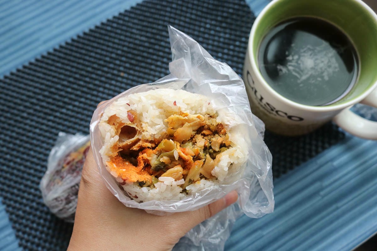 內湖早餐285巷活力飯糰西湖店，配料搶戲成為主角