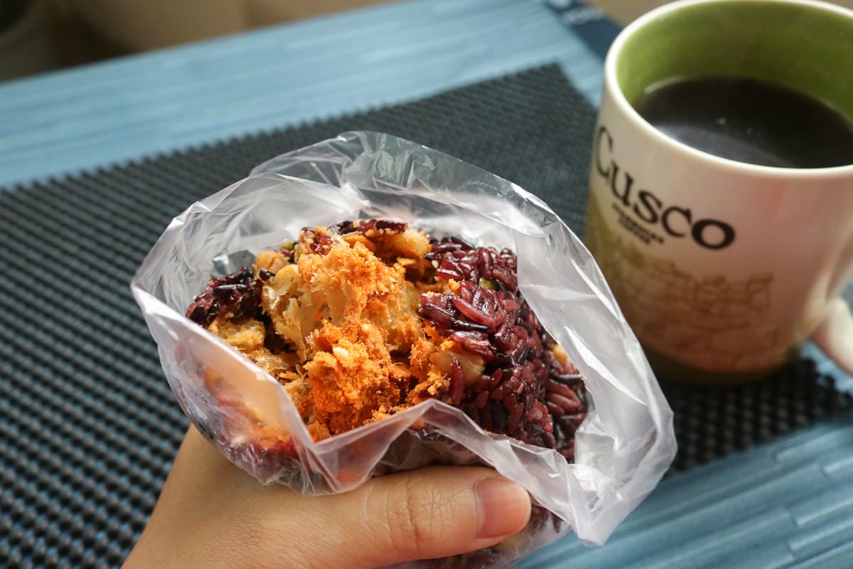 內湖早餐285巷活力飯糰西湖店，配料搶戲成為主角