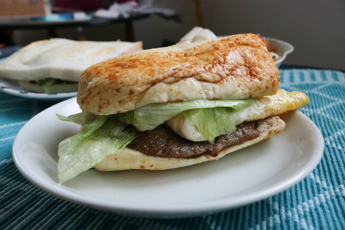 內湖美食。東湖馬早餐午餐輕食，軟法跟闆娘是記憶點