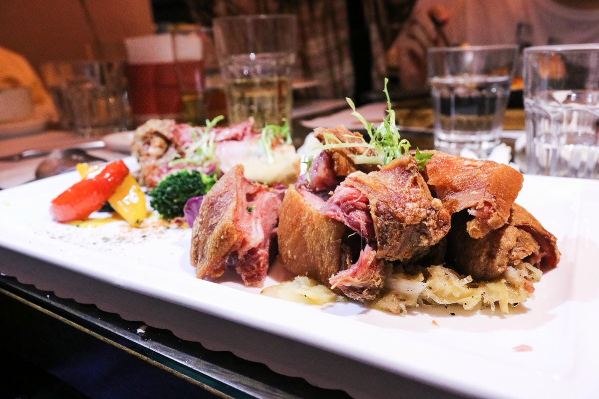 內湖巴西里小館，義式餐館家庭聚餐，唯一推薦德國豬腳