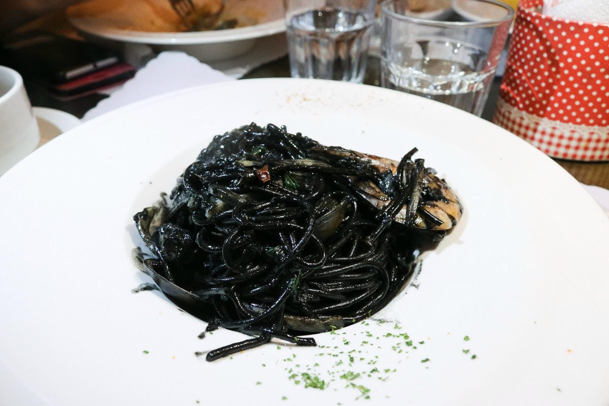 內湖巴西里小館，義式餐館家庭聚餐，唯一推薦德國豬腳