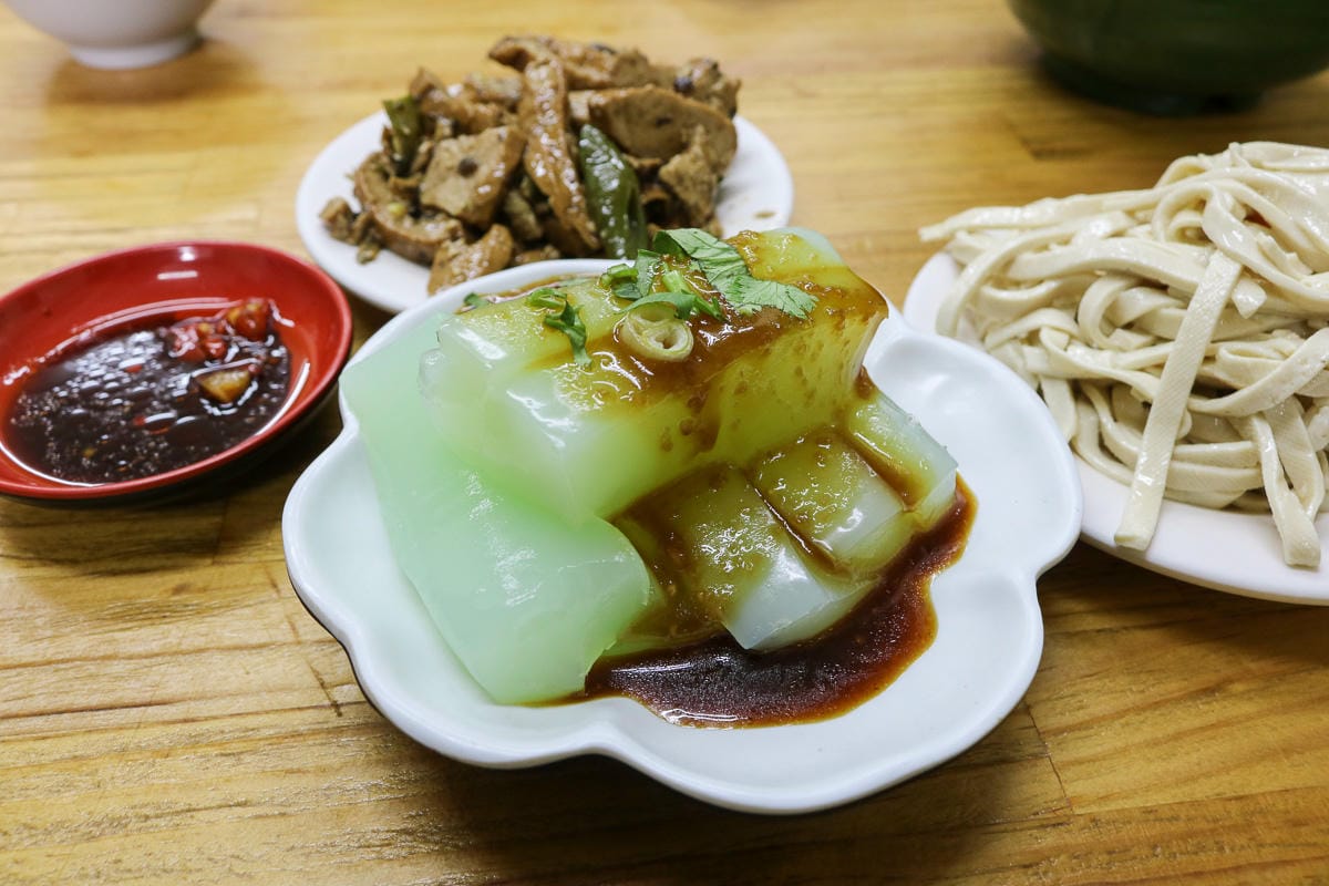 內湖美食。王家水餃東湖小吃，小菜多樣大滿足