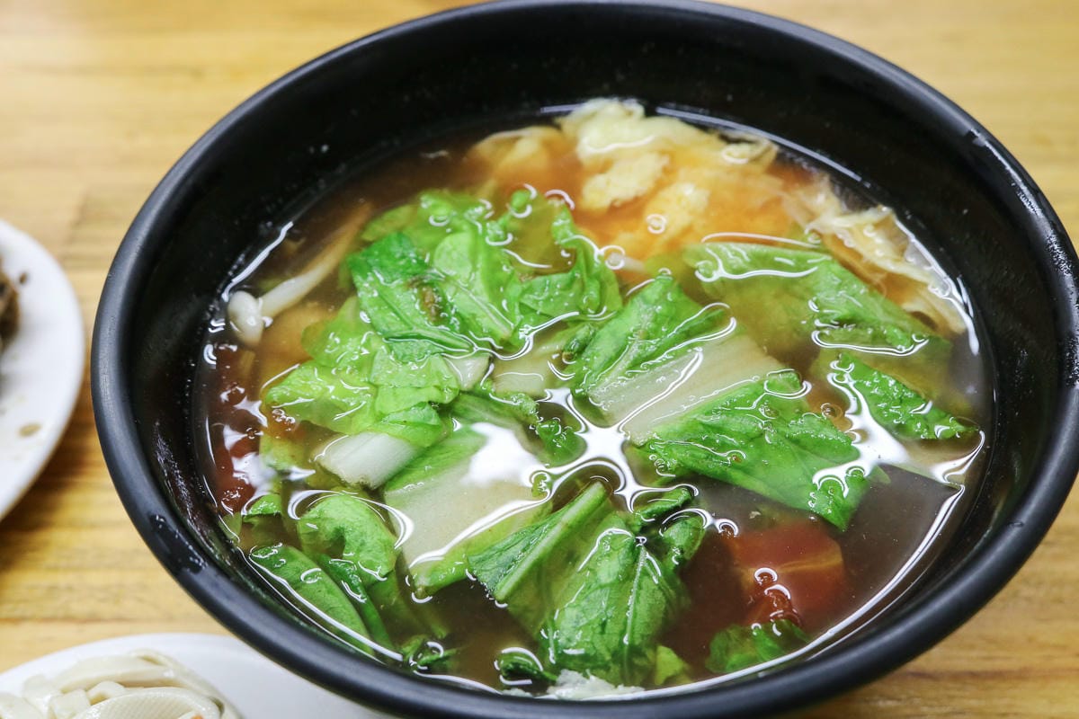 內湖美食。王家水餃東湖小吃，小菜多樣大滿足