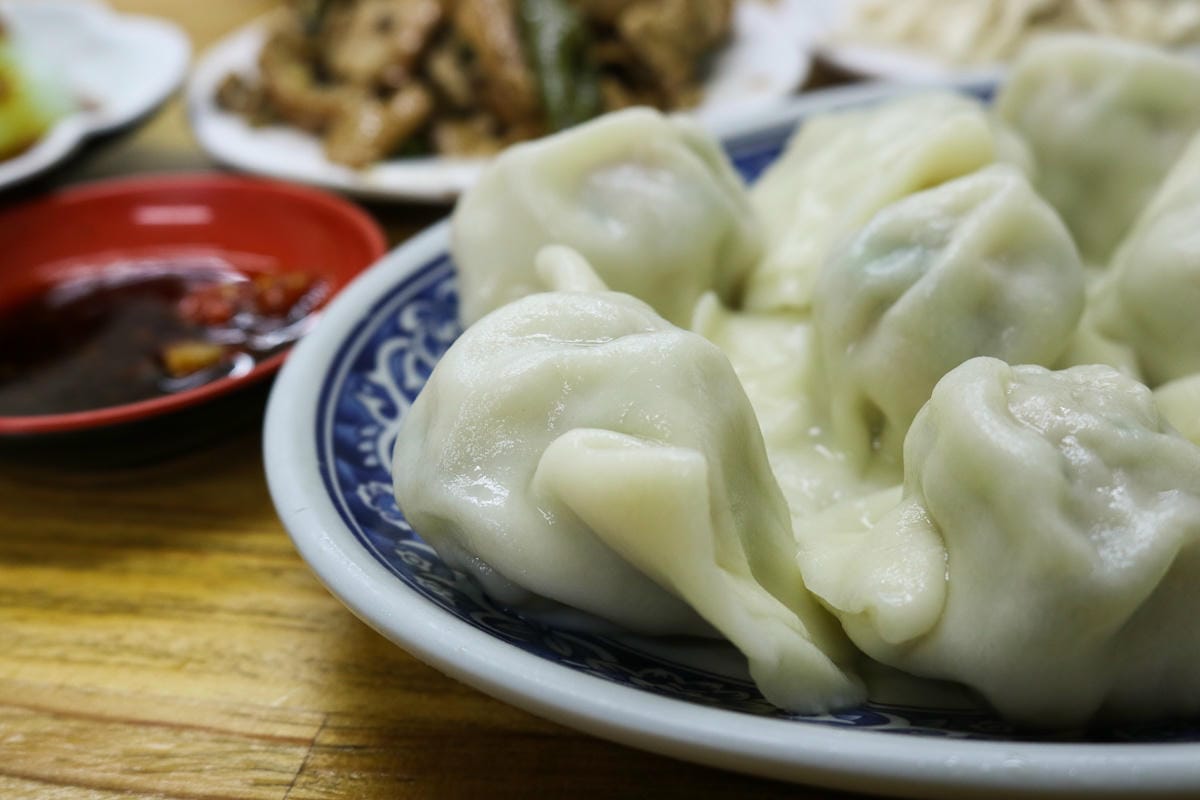 內湖美食。王家水餃東湖小吃，小菜多樣大滿足