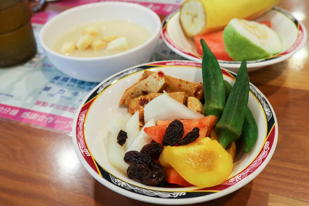 東湖佳佳牛排沙拉吧吃到飽，平價牛排超水準還可外帶