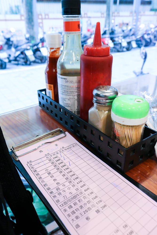 東湖佳佳牛排沙拉吧吃到飽，平價牛排超水準還可外帶