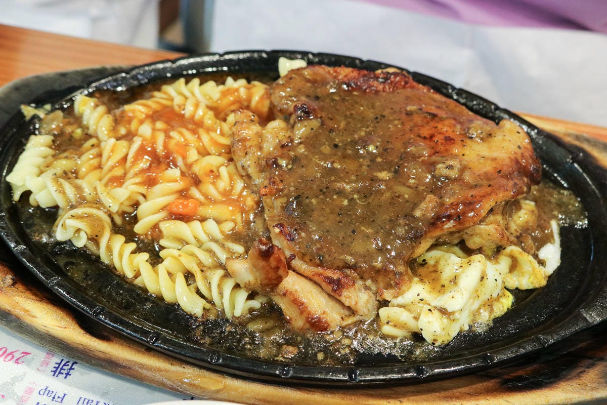 東湖佳佳牛排沙拉吧吃到飽，平價牛排超水準還可外帶