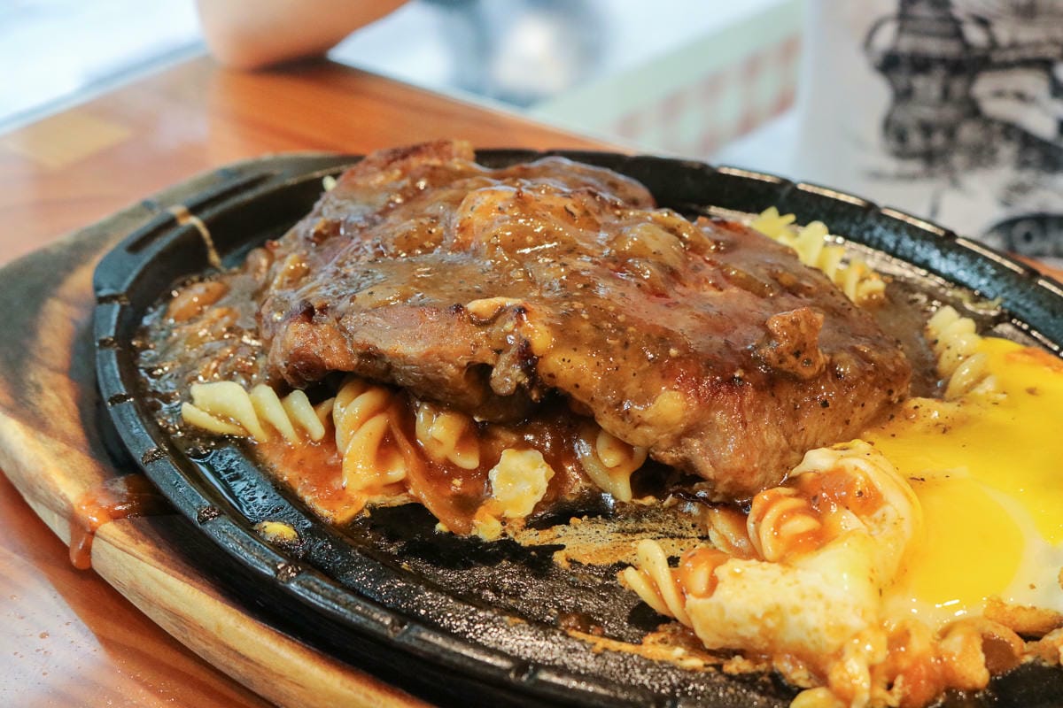 東湖佳佳牛排沙拉吧吃到飽，平價牛排超水準還可外帶