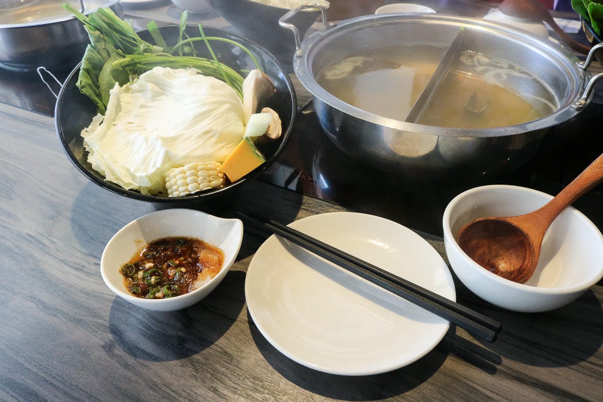 內湖圓味涮涮鍋文德店，商業午餐爆紅的真相