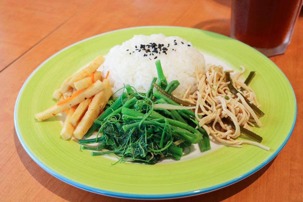 內湖美食，轉角貓咖啡早午餐簡餐不限時被貓咪擁抱
