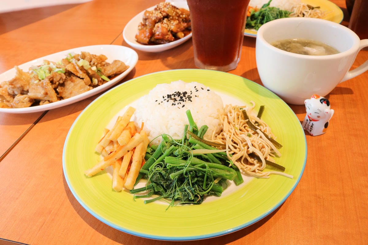 內湖美食，轉角貓咖啡早午餐簡餐不限時被貓咪擁抱